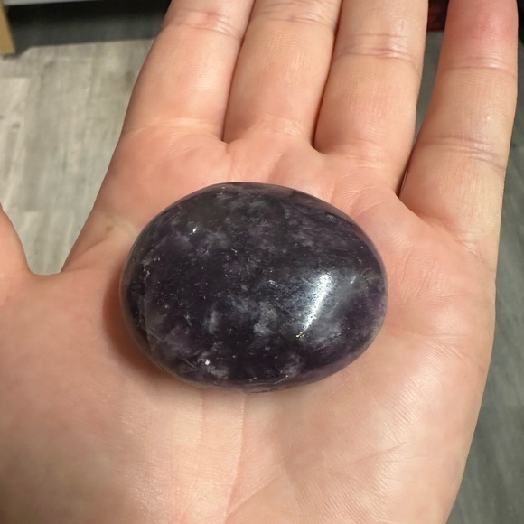Lepidolite Stone Palmstone Calming Energy - Picture 2 of 2